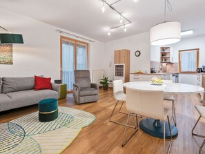 Living room - Comfortable Apartment in Gmunden Near Schloss Ort (Gmunden)