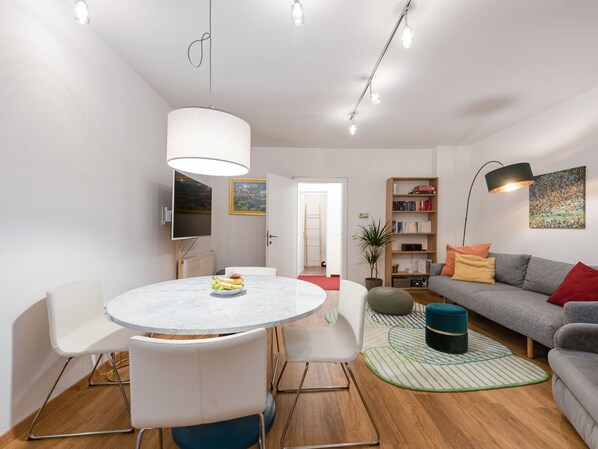 Living room - Comfortable Apartment in Gmunden Near Schloss Ort (Gmunden)
