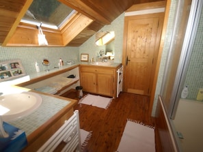 Bathtub - Lovely Holiday Home With in Fresse-sur-moselle With Barbecue (Fresse-sur-Moselle)