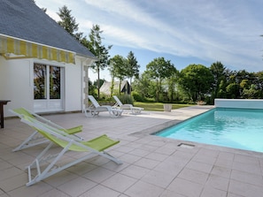 Villa | Balcony - Beautiful Villa With Swimming Pool, a Large Garden Located in a Beautiful Green Area (Concarneau)