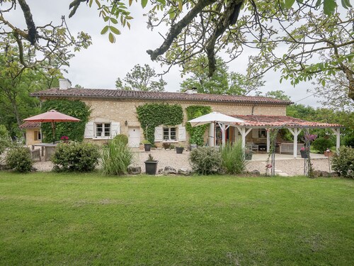 Inviting Villa in Beaumont With Swimming Pool