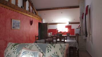 Chalet | Ruang keluarga | Perapian dan pemutar DVD