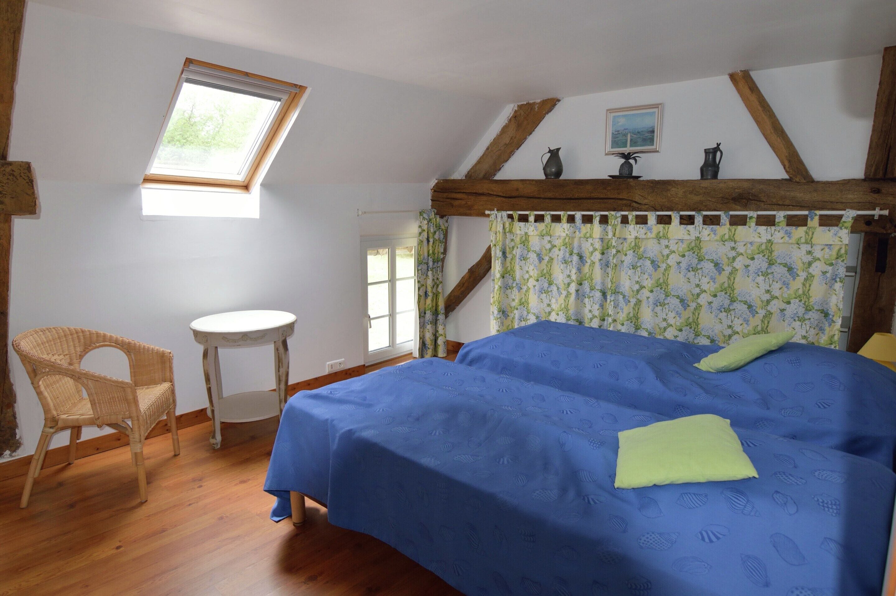 House | 4 bedrooms, individually furnished, iron/ironing board, bed sheets