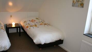 House | 4 bedrooms, individually furnished, bed sheets