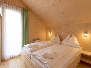 Chalet | 3 bedrooms, individually furnished, bed sheets