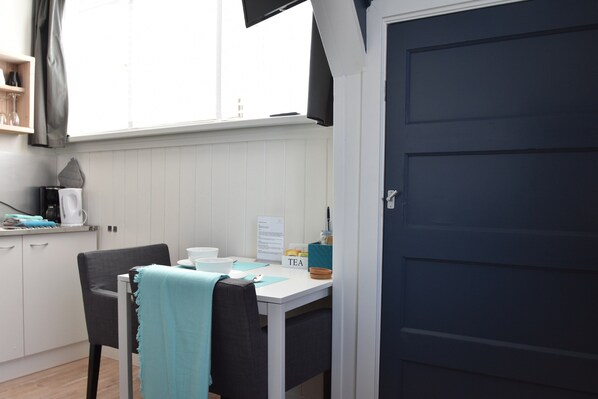 Dining - Cozy Apartment in Bergen aan Zee near Beach (Bergen aan Zee)
