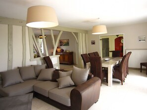 Reception - Spacious Holiday Home in Tours-en-vimeu With Garden (Tours-en-Vimeu)