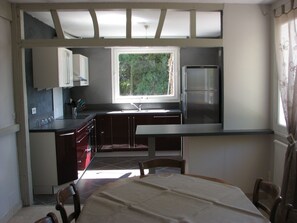 Dining - Spacious Holiday Home in Tours-en-vimeu With Garden (Tours-en-Vimeu)