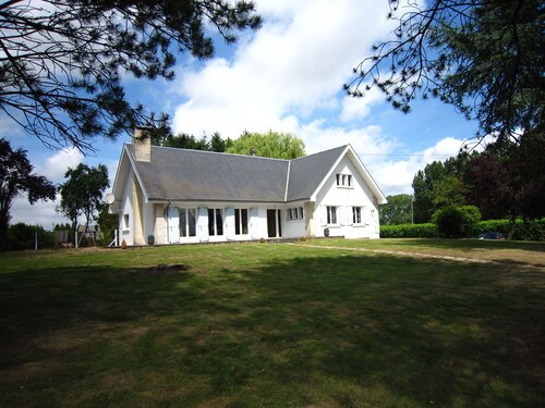 Spacious Holiday Home in Tours-en-vimeu With Garden