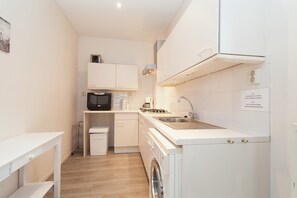 House | Private kitchen | Highchair - Dune Top Family Retreat (Bergen aan Zee)