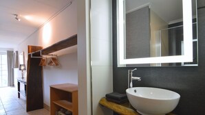 House | Bathroom - Modern Cottage Near Forest in Aalten (Aalten)