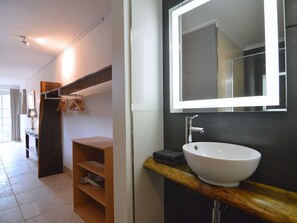 Ferienhaus | Badezimmer | Dusche, Handtücher