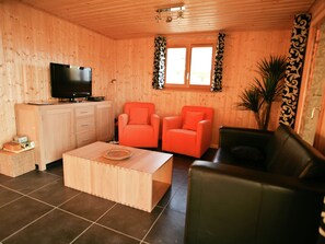 Living room - The Luxurious La Gentiane Chalet and Four Minutes From the Village of Saint Jean Daulps (Saint-Jean-d'Aulps)