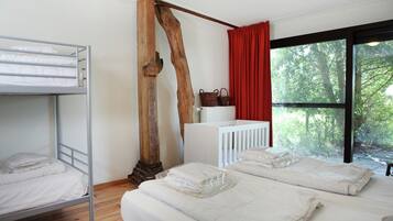 House | 3 bedrooms, individually furnished