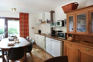 House | Private kitchen | Highchair - Farmhouse Appartment in Eede (Eede)
