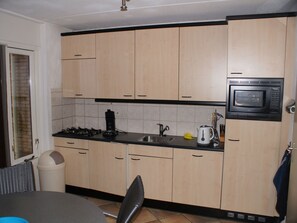 Kühlschrank, Mikrowelle, Geschirrspüler