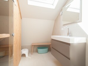 Ferienhaus | Badezimmer | Dusche, Handtücher
