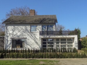 Exterior - Holiday Home in Heythuysen With Garden, Barbecue, Fireplace (Heythuysen)
