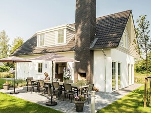 House | Dining - Villa in Parc de Kievit With Garden & Fireplace (Baarle-Nassau)