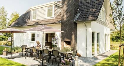 Villa in Parc de Kievit With Garden & Fireplace