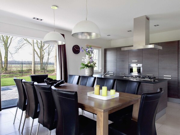 House | Dining - Villa in Parc de Kievit With Garden & Fireplace (Baarle-Nassau)