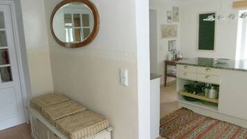 2 bedrooms, individually furnished, Internet, bed sheets