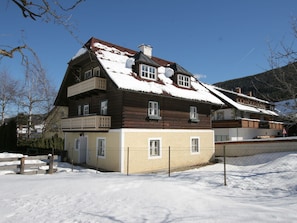 Exterior - Splendid Chalet With Garden, Bbq, Balcony, Heating, Parking (Sankt Margarethen im Lungau)
