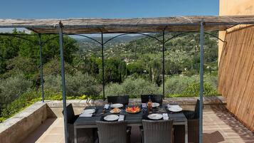 Villa | Outdoor dining