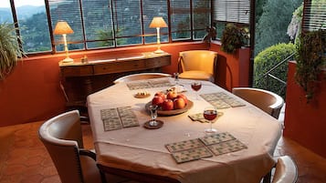Villa | Dining