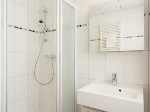 House | Bathroom | Shower, towels