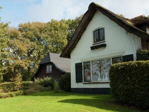 Exterior - Charming Holiday Home in Hulshorst With Pool (Hulshorst)