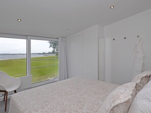 Room amenity - Waterfront Getaway in Kamperland (Kamperland)