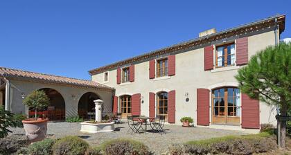 Posh Villa in Villarzel du Razes With Heated Pool & Garden