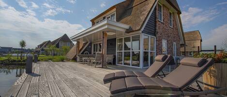 Villa | Exterior
