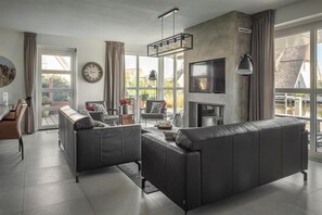 Villa | Living room | TV - Friesland Villa w/ Sauna (Delfstrahuizen)