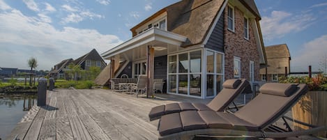 Villa | Exterior
