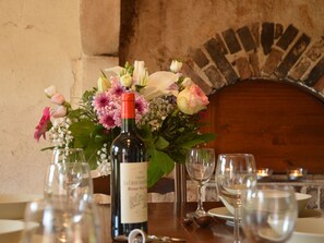 Dining - Renovated box bed Farmhouse With Viewing Towers Over the Thousand Lake Area (Saint-Aigny)