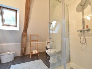 House | Bathroom - Renovated box bed Farmhouse With Viewing Towers Over the Thousand Lake Area (Saint-Aigny)