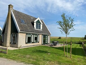 Exterior - Cozy Villa with Garden near Wadden Sea (Hippolytushoef)