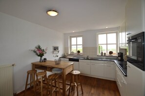 Maison | Cuisine privée | Réfrigérateur, four à micro-ondes, lave-vaisselle, cafetière-théière