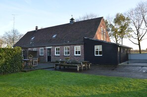 House | Exterior - Farmhouse in Elsendorp Near Forest Trails (Elsendorp)