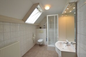 House | Bathroom | Shower - Farmhouse in Elsendorp Near Forest Trails (Elsendorp)