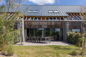 Balcony - House in Vrouwenpolder near Beach (Vrouwenpolder)