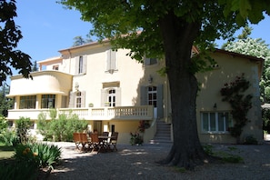 Villa | Exterior - Country House in Provence With Garden Access (Valreas)