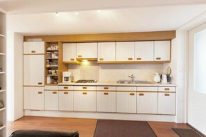 Private kitchen | Microwave, oven, dishwasher, coffee/tea maker