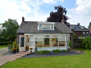 House | Exterior - Holiday Home in Soerendonk With Garden (Soerendonk)