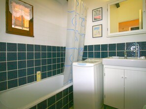 Apartment | Bathroom - Beautiful Apartment in La Croix Valmer With Balcony (La Croix-Valmer)