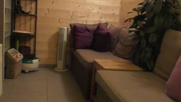 5 bedrooms, individually furnished