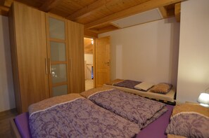 2 Schlafzimmer, Bügeleisen/Bügelbrett, Reisekinderbett, kostenloses WLAN