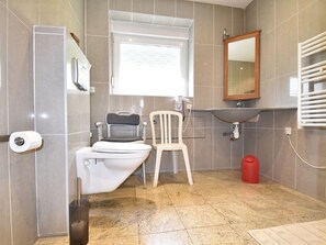 House | Bathroom - Wheelchair-friendly Escape (Varsberg)